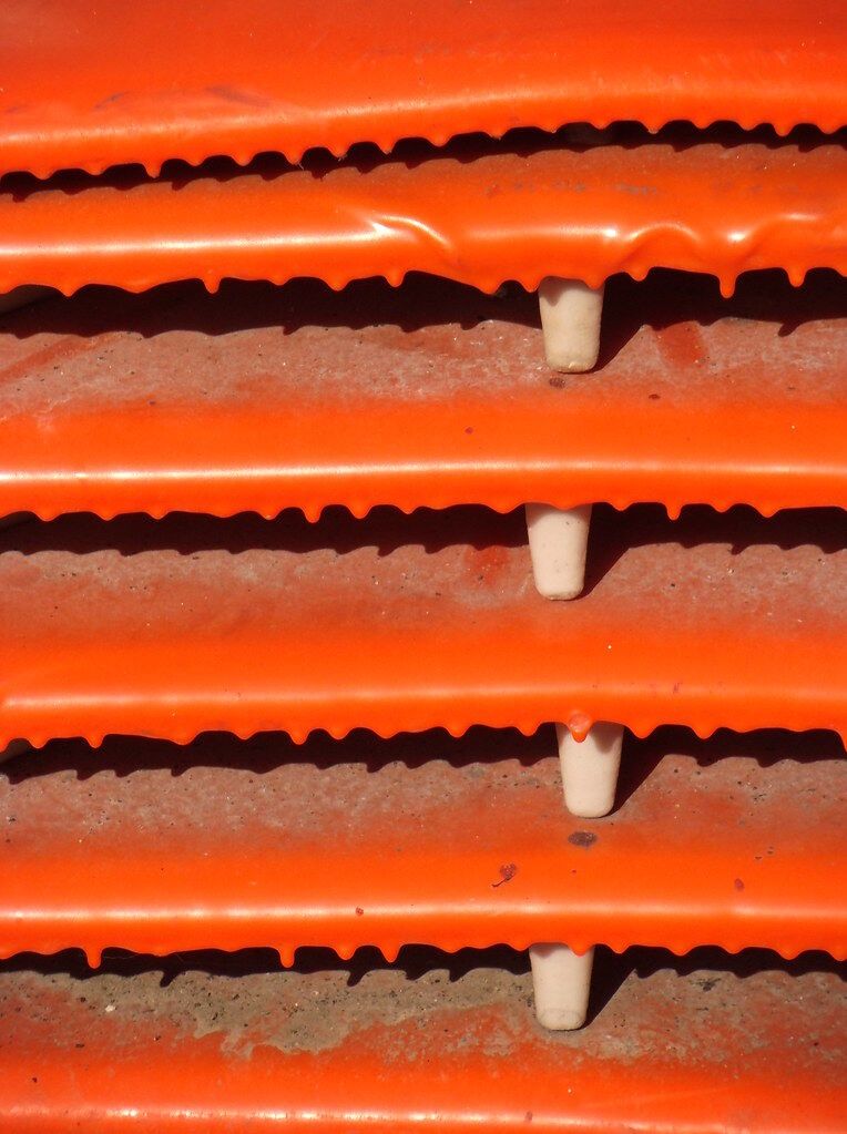Orange ridges, repeated.