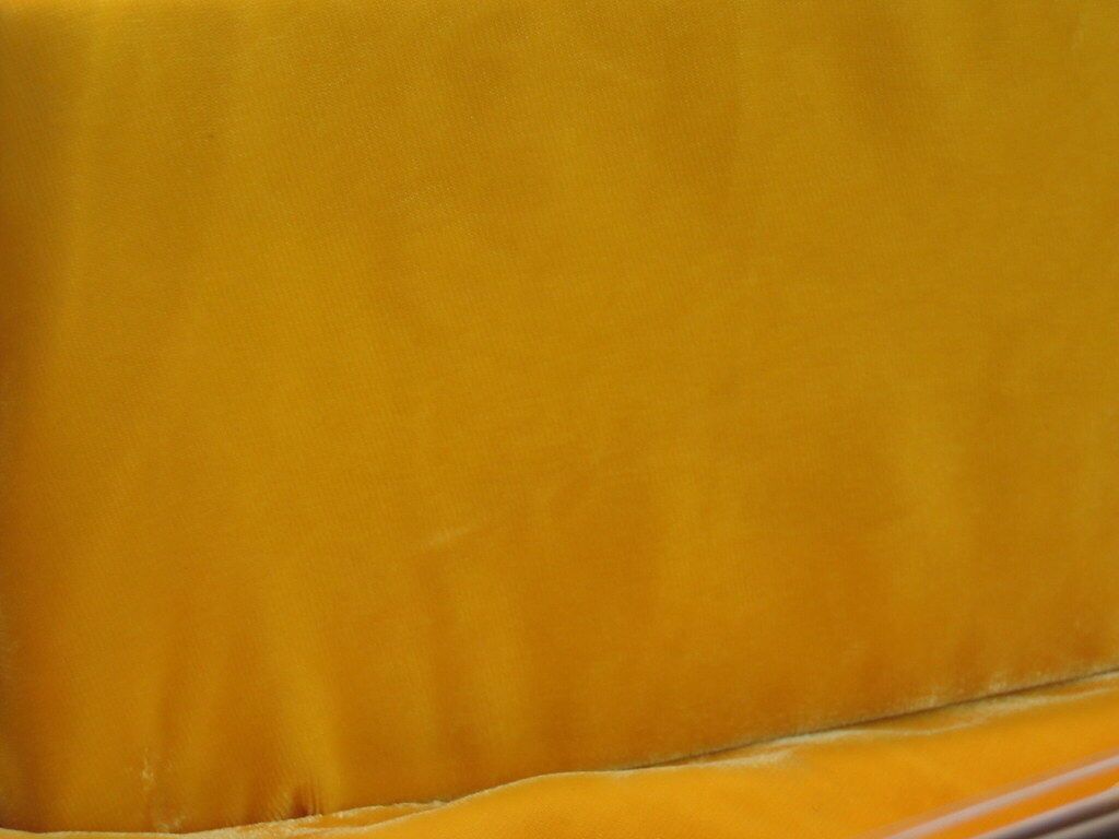 A wall of yellow.
