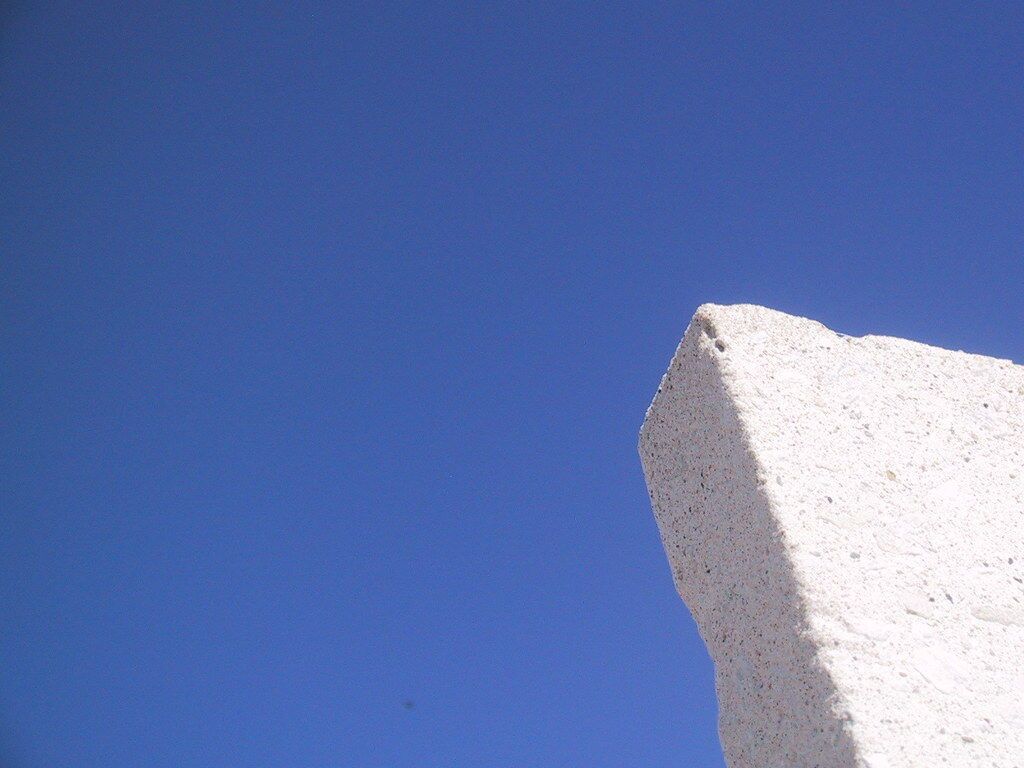 A white edge against blue sky. Where does it start, and where does it stop?